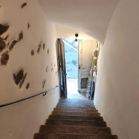 Lägenhet Dans L'ancienne Mairie Saint-Laurent-le-Minier