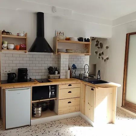 Apartment Dans L'ancienne Mairie Saint-Laurent-le-Minier